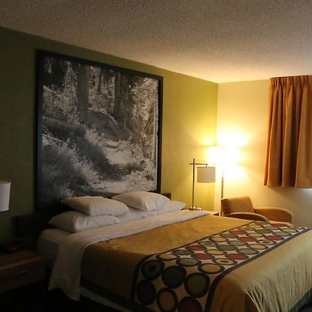 Super 8 By Wyndham Windsor/Madison North Hotel Bilik gambar