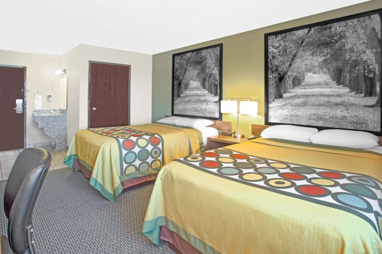 Super 8 By Wyndham Windsor/Madison North Hotel Luaran gambar