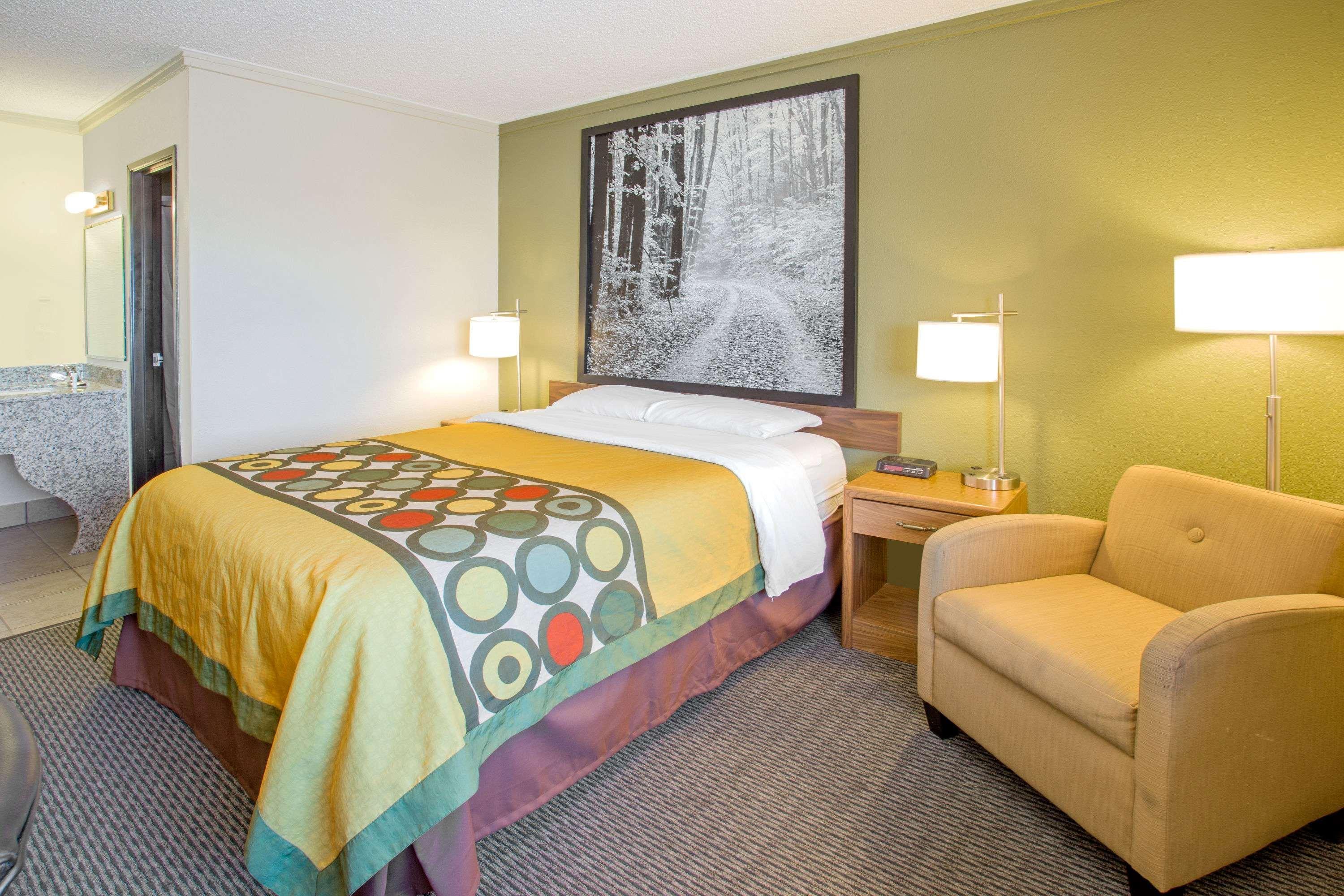 Super 8 By Wyndham Windsor/Madison North Hotel Luaran gambar