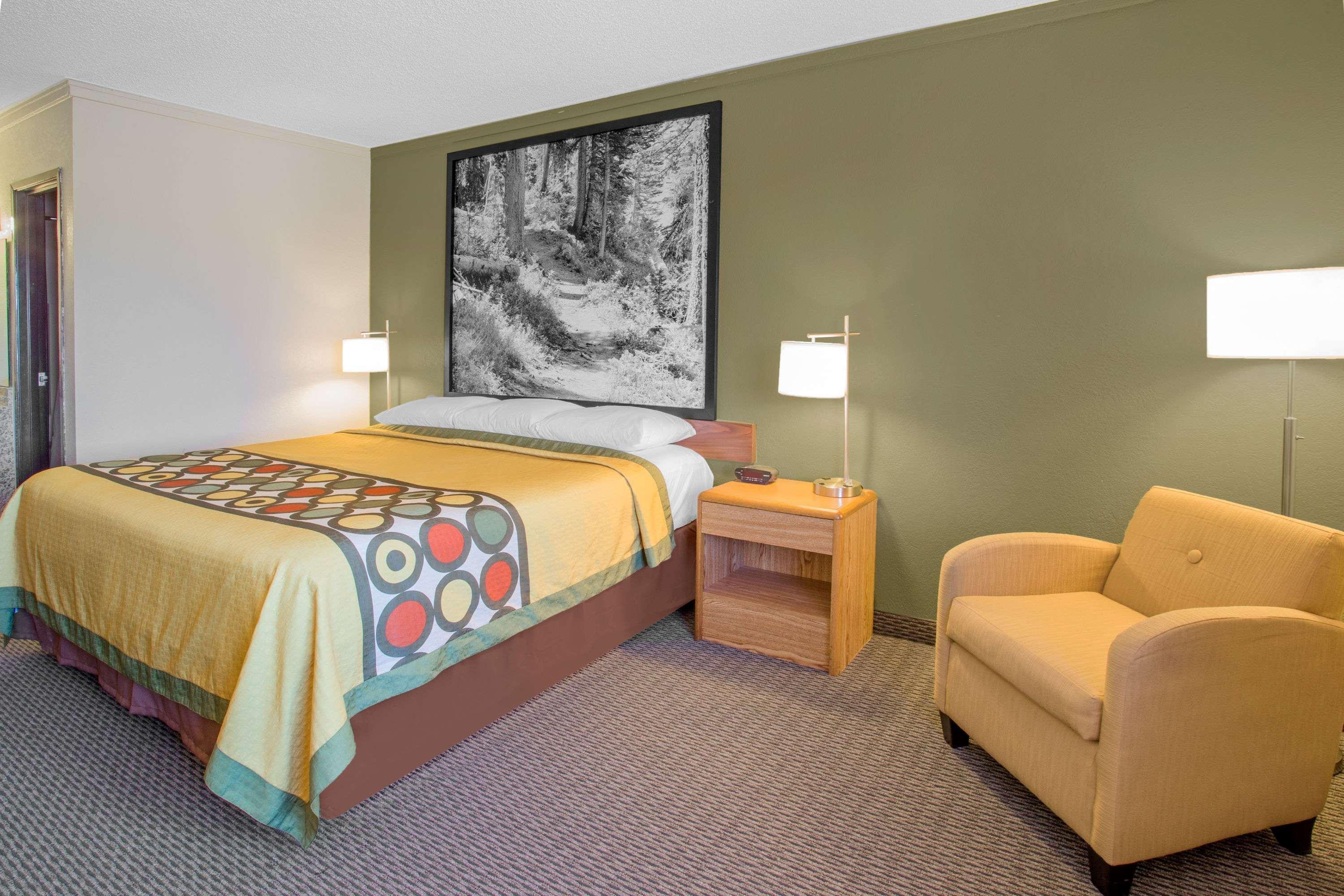 Super 8 By Wyndham Windsor/Madison North Hotel Luaran gambar