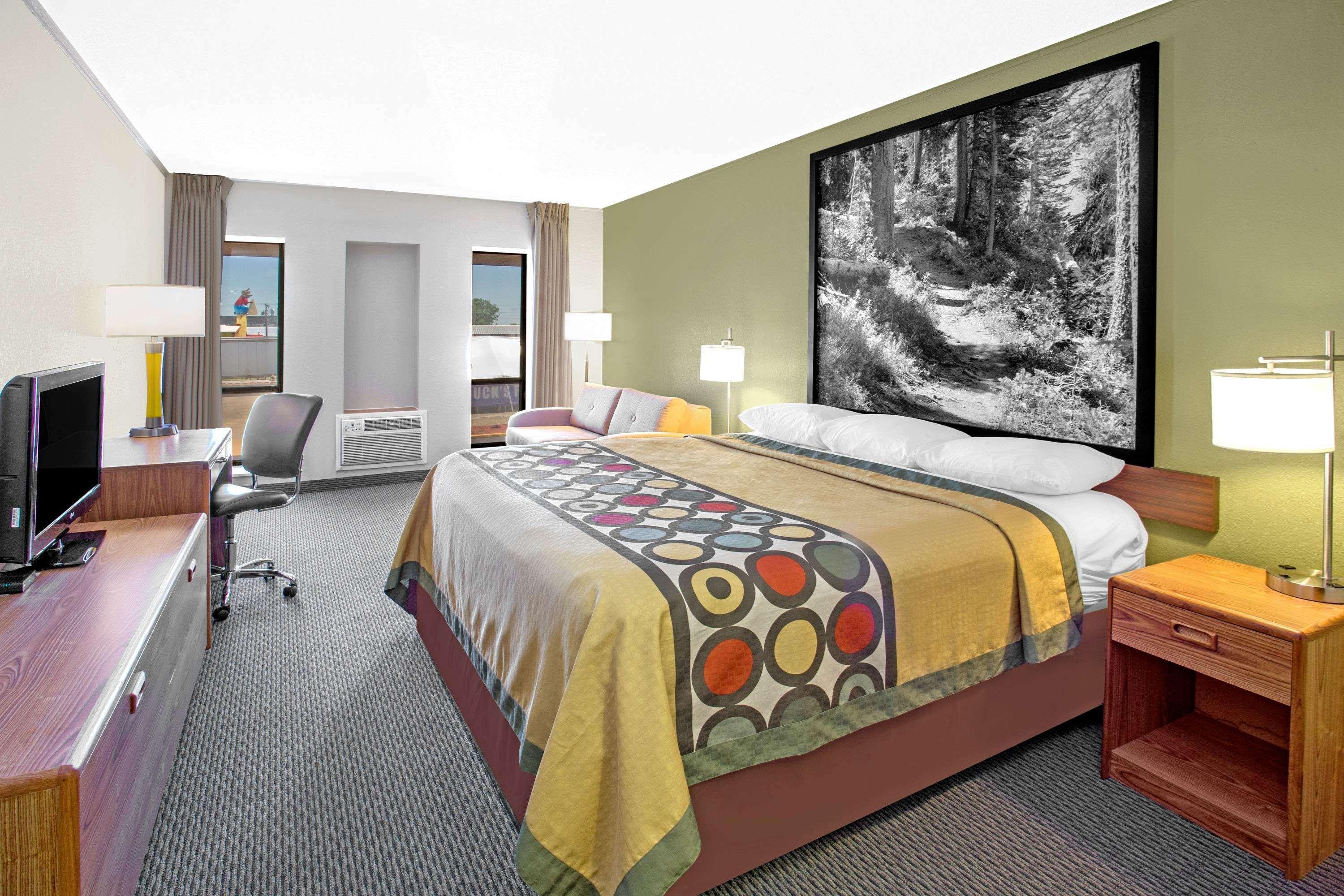 Super 8 By Wyndham Windsor/Madison North Hotel Luaran gambar