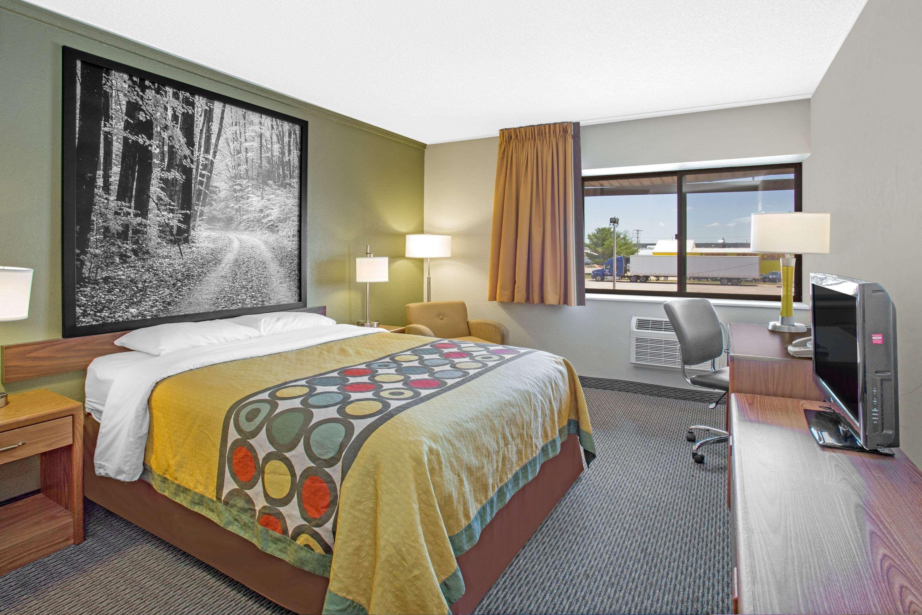 Super 8 By Wyndham Windsor/Madison North Hotel Luaran gambar
