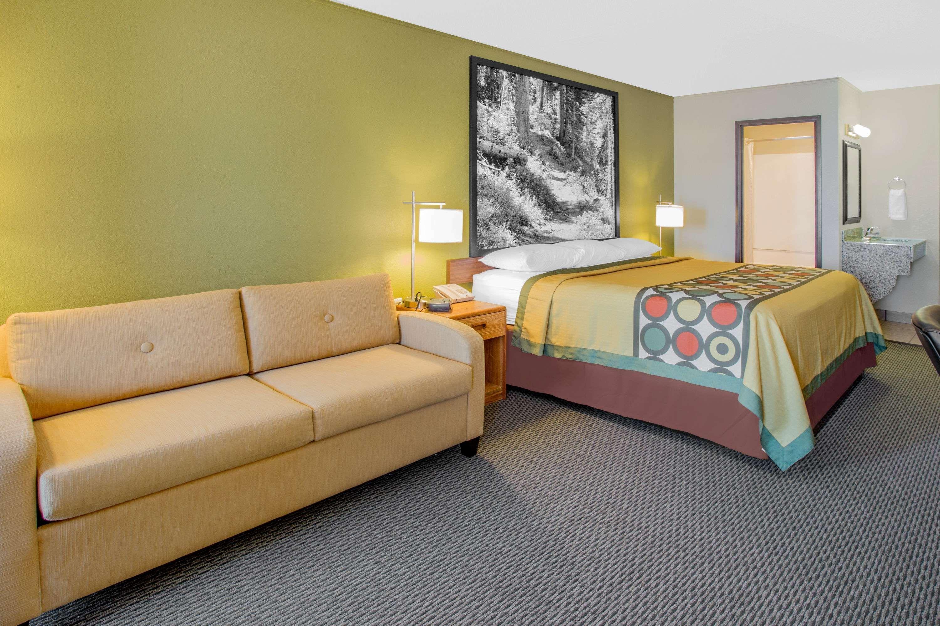 Super 8 By Wyndham Windsor/Madison North Hotel Luaran gambar