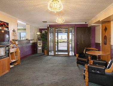 Super 8 By Wyndham Windsor/Madison North Hotel Dalaman gambar