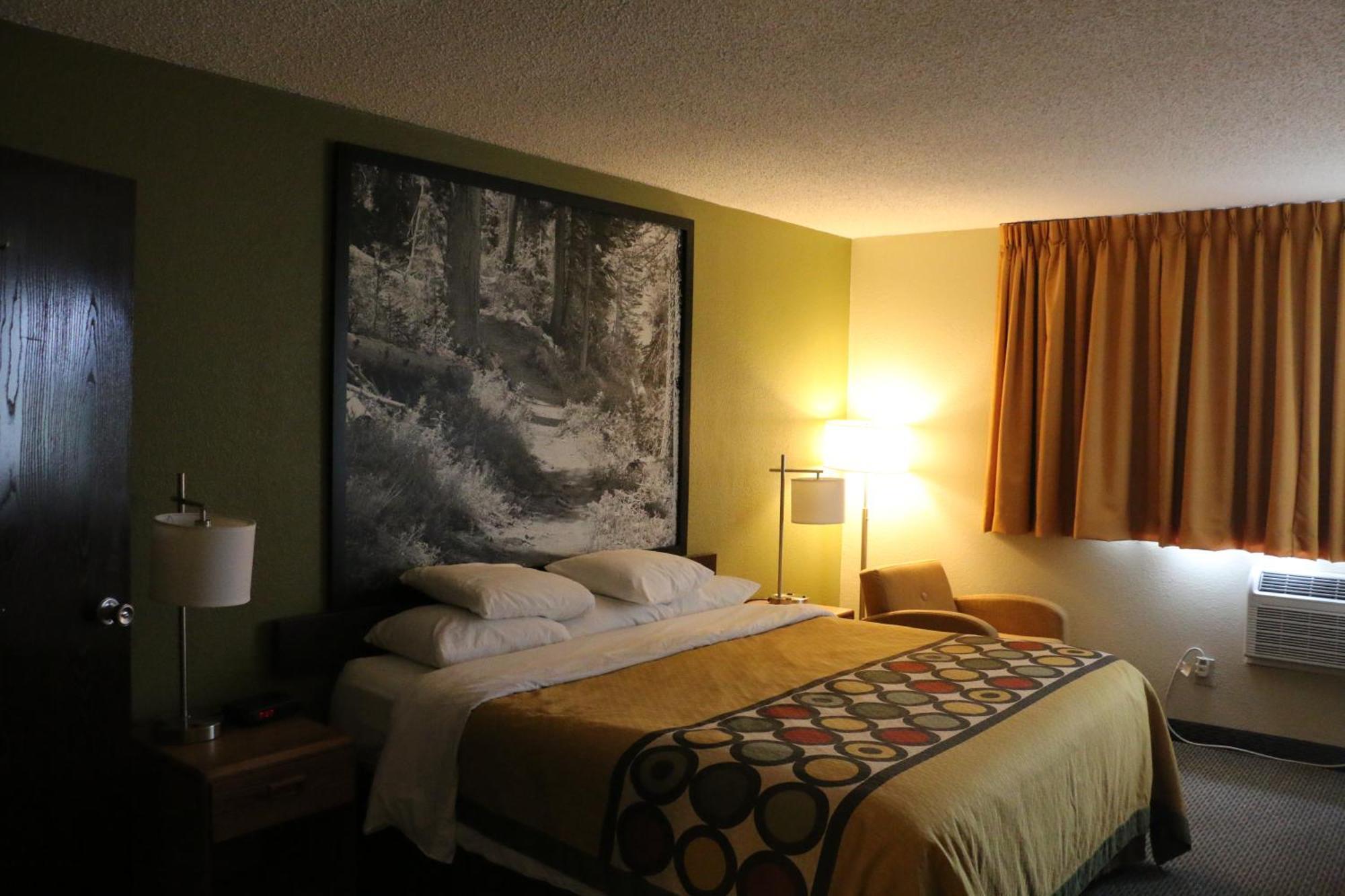 Super 8 By Wyndham Windsor/Madison North Hotel Bilik gambar