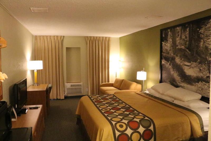 Super 8 By Wyndham Windsor/Madison North Hotel Luaran gambar